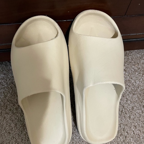 Yeezy Rep - Picture 3 of 4